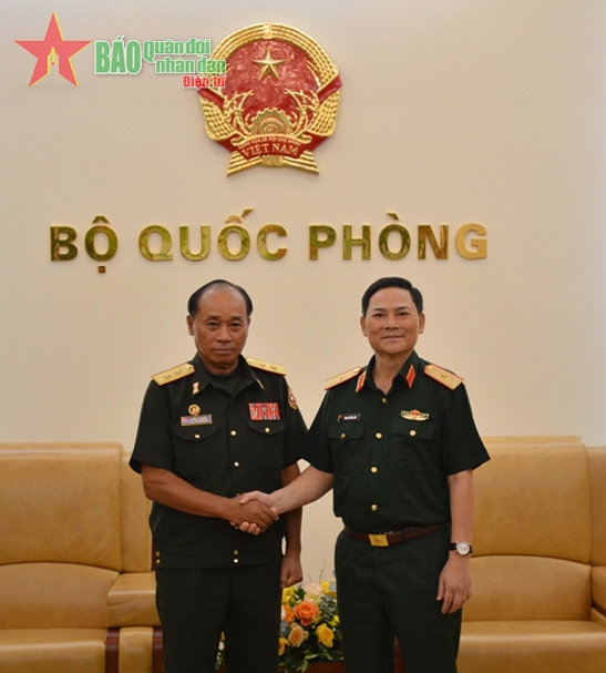 Thiếu tướng Phạm Trường Sơn tiếp đoàn Tổng cục Kỹ thuật, Bộ Quốc phòng Lào